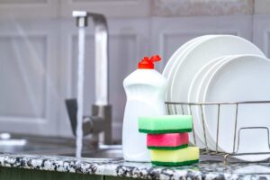 Ecco la lista dei 4 migliori detersivi per lavare i piatti: risultato sorprendente
