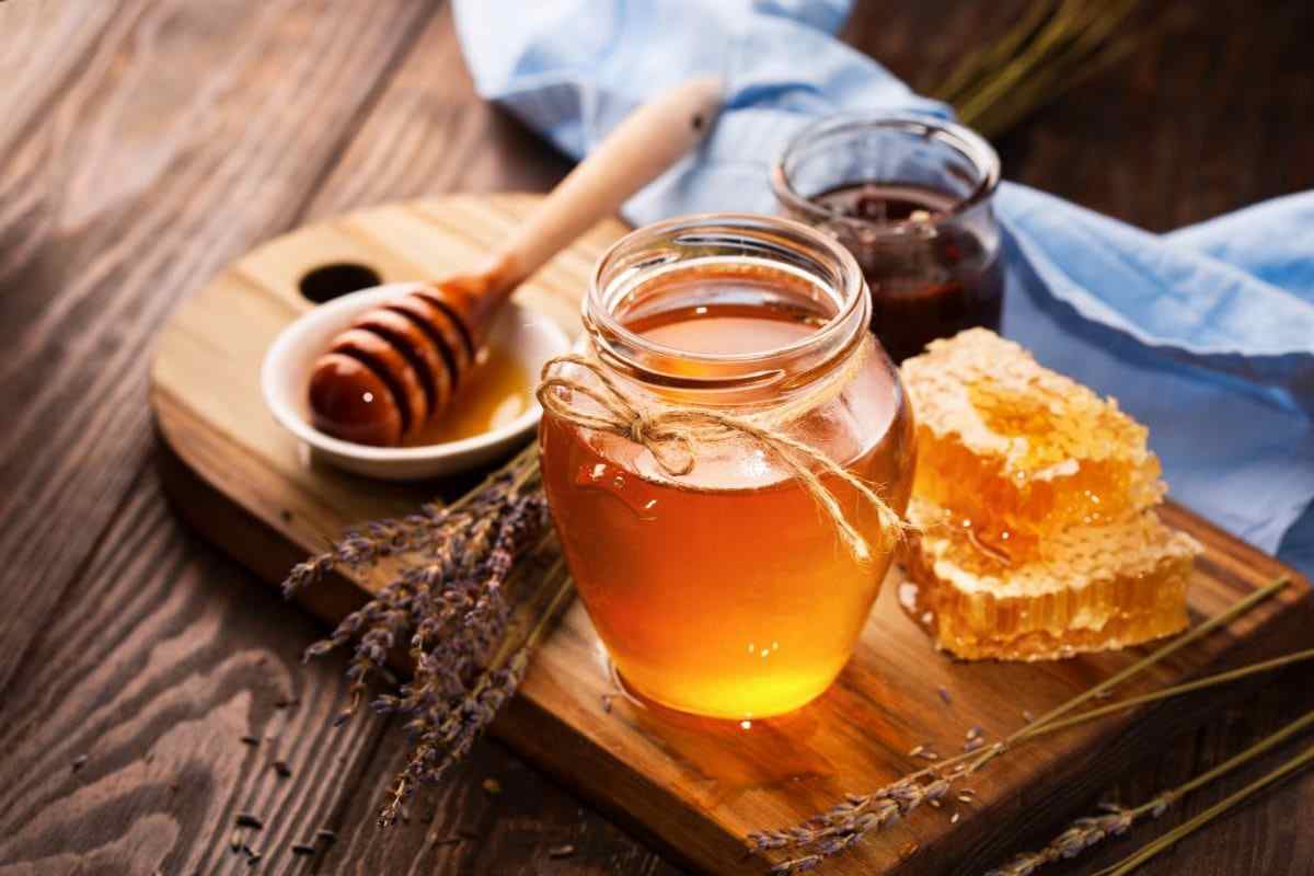Come conservare bene il miele prima e dopo aver aperto il barattolo: la guida