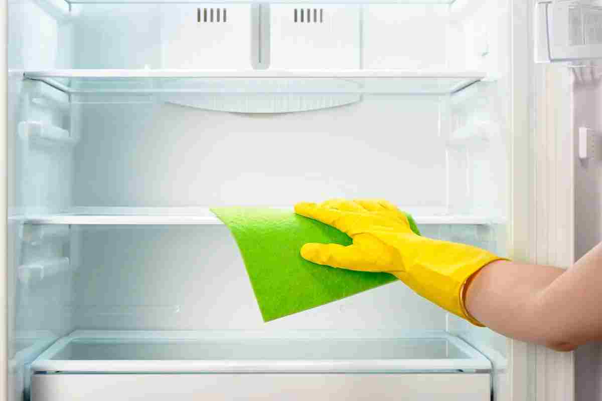Se vuoi pulire il tuo freezer facilmente, serve la stagnola: ecco come fare