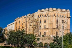 Se sei in Sicilia devi assolutamente visitare questo palazzo storico incantevole
