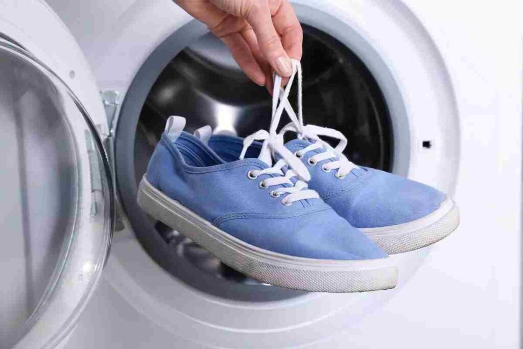 Con questo trucco pulirai le scarpe in lavatrice in modo impeccabile