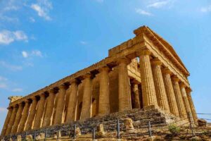 Da tutto il mondo vengono in Sicilia per visitare questo antico tempio
