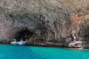 In pochi conoscono la bellissima leggenda della grotta Zinzulusa del Salento