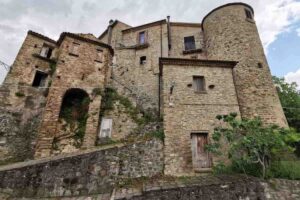 Questi comuni italiani vendono case a 1 euro se ti trasferisci: ecco quali
