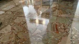 Lavare pavimento marmo