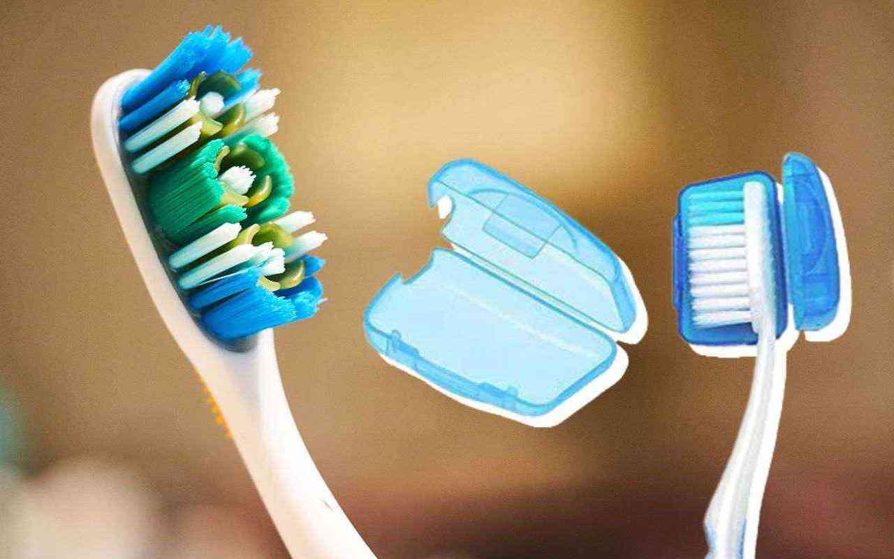 È veramente più igienico mettere il copri spazzolino? Tutto quello che devi sapere