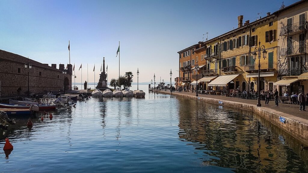 Il borgo sul Garda che non è Sirmione: più bello e meno affollato