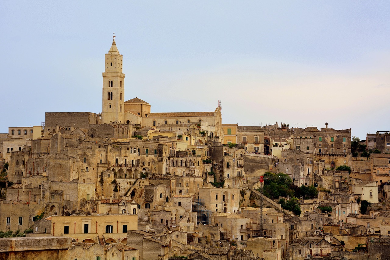 Centro storico di Matera con i suoi caratteristici Sassi e architettura storica, Patrimonio Unesco.