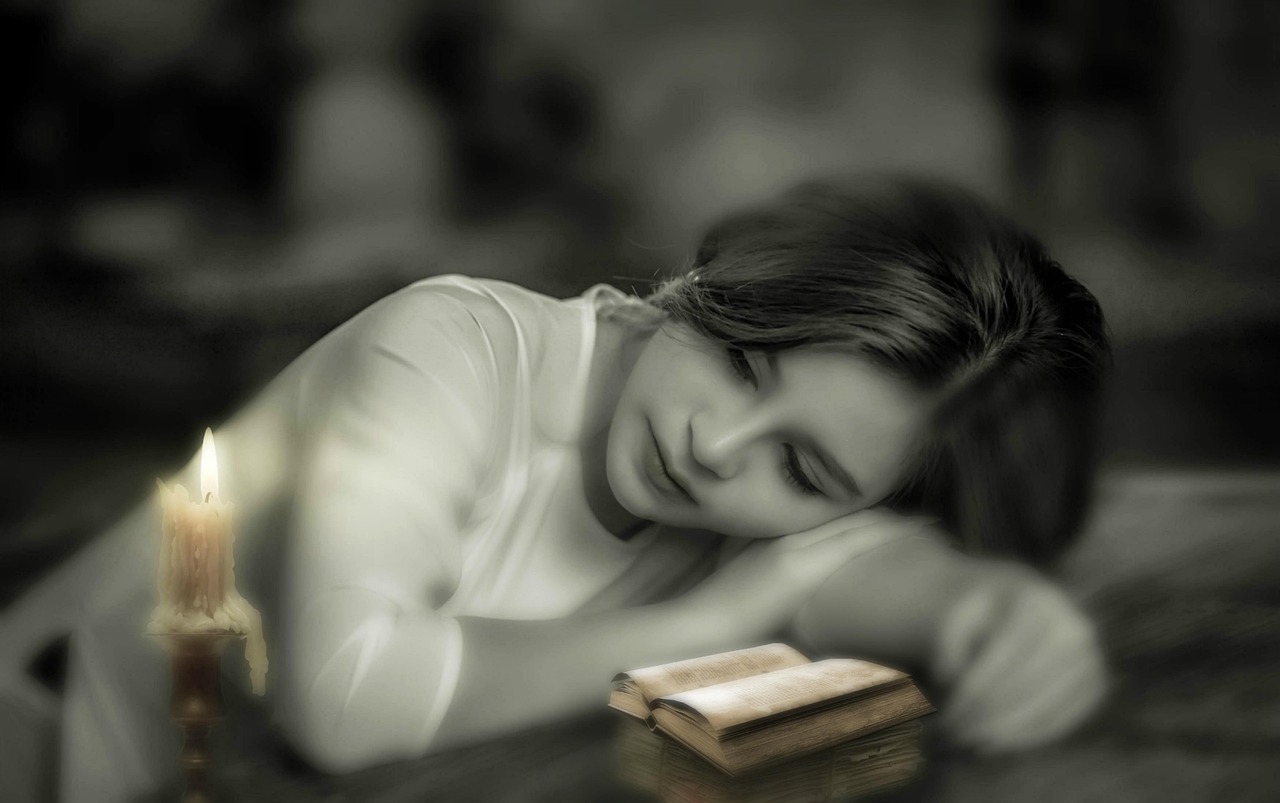 Frasi buonanotte sagge su sfondo notturno, ispirando riflessioni per il 7 gennaio 2026.