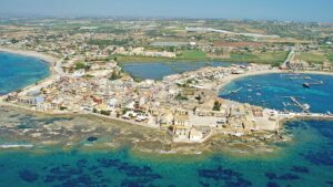 Voli per Marzamemi: perché la Sicilia del sud conviene in primavera