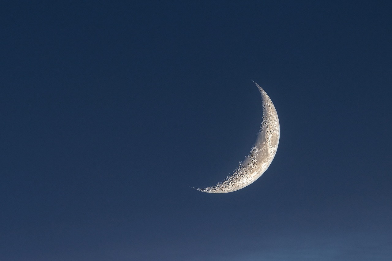 Immagine di frasi dolci per dire buonanotte, inedite e suggestive, per la notte del 13 aprile 2026.