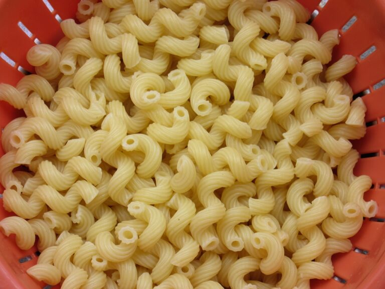 Cuocere la pasta così: ecco perché resta sempre dura
